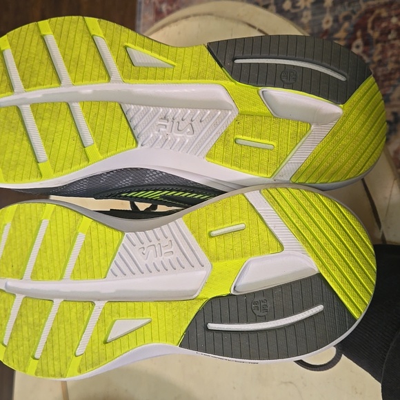 NWOT FILA running shoes - Picture 4 of 5